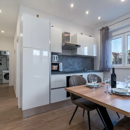 Dino Apartament
