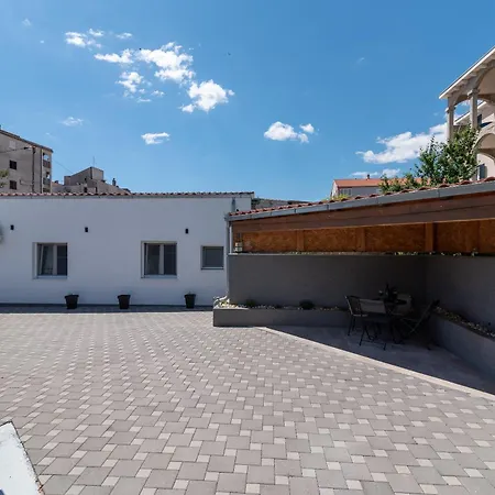Dino Apartament