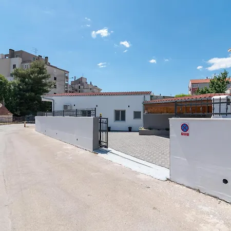 Dino Apartament
