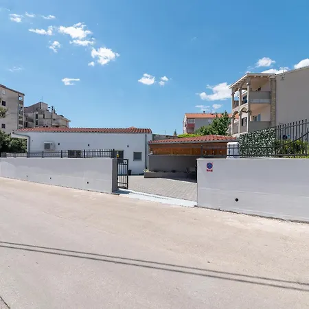 Dino Apartament
