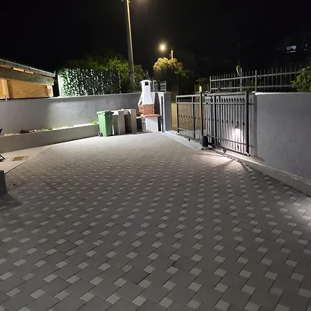 Dino Apartament *