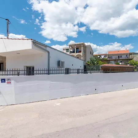 Dino Apartman Trogir